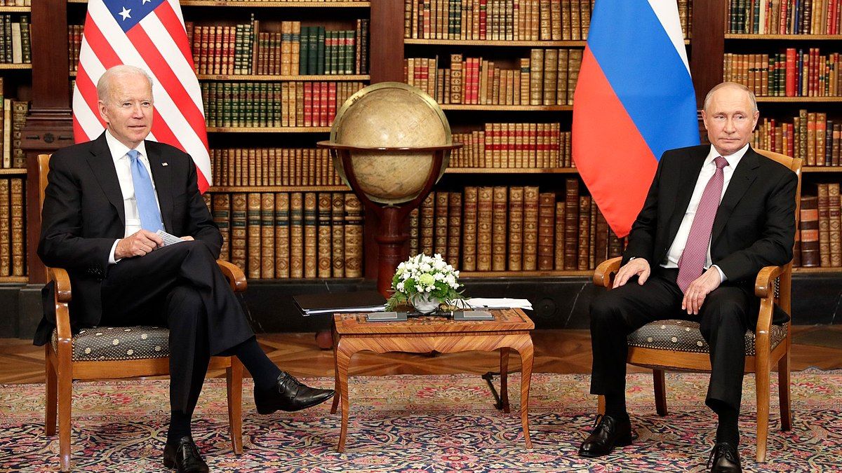 Biden a Putin se hádají o Ukrajinu. Zaplatí to Evropané v ceně plynu
